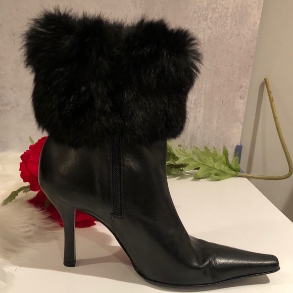 ANTONIO MELANI Shoes - Antonio Melani Black Leather and Fur Bootie EUC